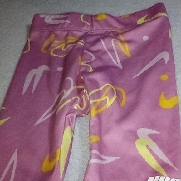 Like New, Nike Newborn Baby Girls Outfit, Bodysuit & Athletic Legging Pants Set - Picture 6 of 9